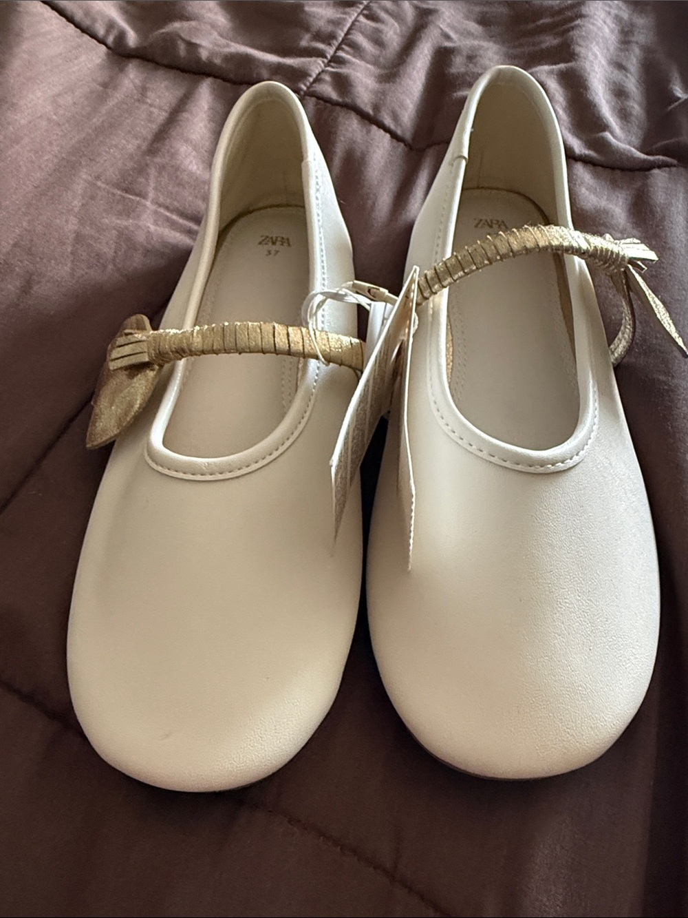 Zara Girls' Ivory Mary Jane Shoes with Gold Bow Strap *NWT*